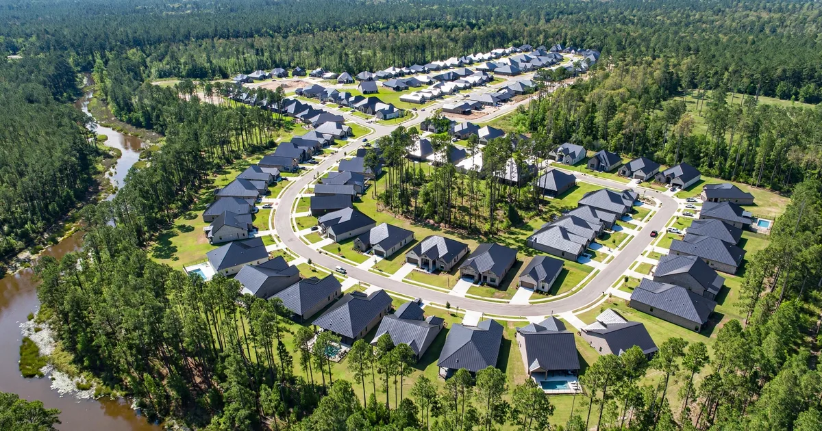 Metal roofing in River Plantation, Conroe: aerial view of a subdivision with new standing-seam metal roofs