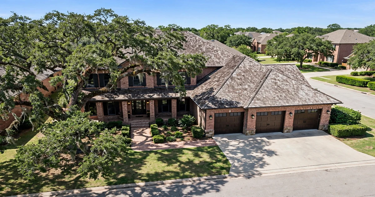Parkview Estates roof repair in Pasadena: suburban home with architectural shingle roof